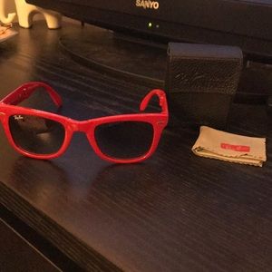 Wayfarer folding limited edition red ray-bans